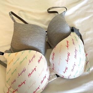 Hurley Women's Gray‎ and White Multicolor Script Bras
